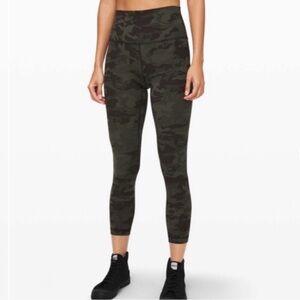 Lululemon wunder under camo capri yoga pants